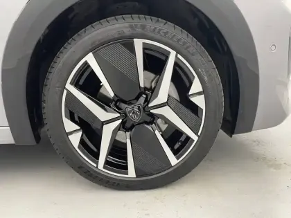 Photo 17 Peugeot 208  Hybrid 136 e-DCS6