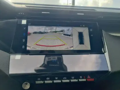 Photo 45 Peugeot 408  Electrique 58 kWh 210ch