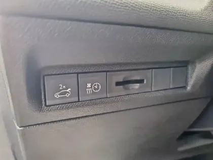 Photo 48 Peugeot 408  Electrique 58 kWh 210ch