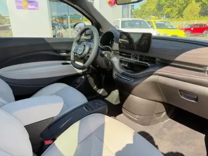 Photo 11 Fiat 500  e 118ch Giorgio Armani Collectors Edition MY25