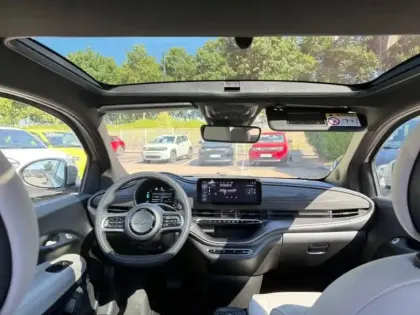 Photo 10 Fiat 500  e 118ch Giorgio Armani Collectors Edition MY25