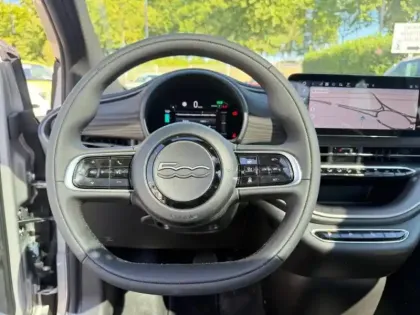 Photo 9 Fiat 500  e 118ch Giorgio Armani Collectors Edition MY25