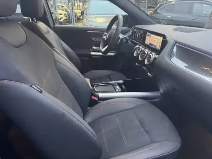 Photo 17 Mercedes GLA  200 d 8G-DCT