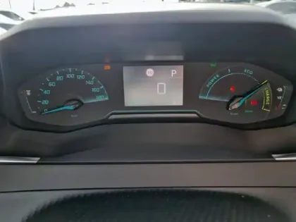 Photo 29 Peugeot 2008  Electrique 50 kWh 136 ch