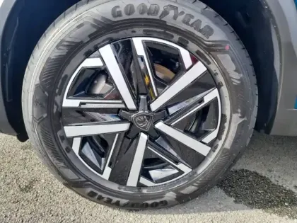 Photo 12 Peugeot 2008  Electrique 50 kWh 136 ch