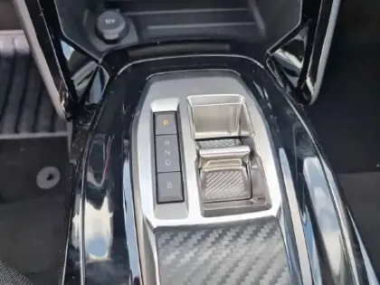 Photo 33 Peugeot 2008  Electrique 50 kWh 136 ch