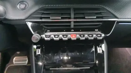 Photo 49 Peugeot 2008  Hybrid 145 e-DCS6