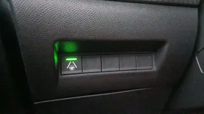 Photo 52 Peugeot 2008  Hybrid 145 e-DCS6