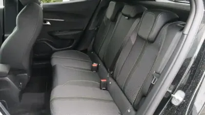 Photo 40 Peugeot 2008  Hybrid 145 e-DCS6