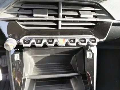 Photo 16 Peugeot 208  PureTech 75 S&S BVM5