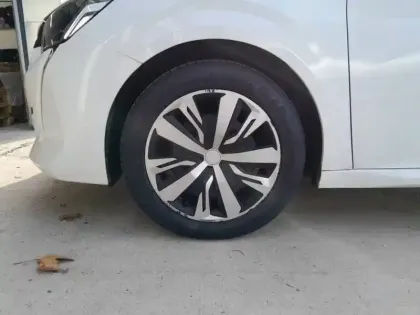 Photo 11 Peugeot 208  PureTech 75 S&S BVM5