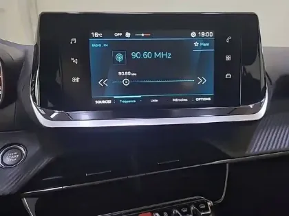 Photo 19 Peugeot 208  BlueHDi 100 S&S BVM6