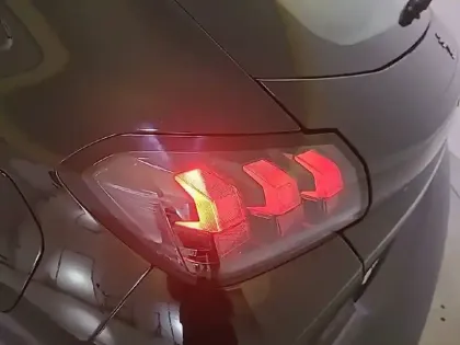 Photo 16 Peugeot 208  BlueHDi 100 S&S BVM6