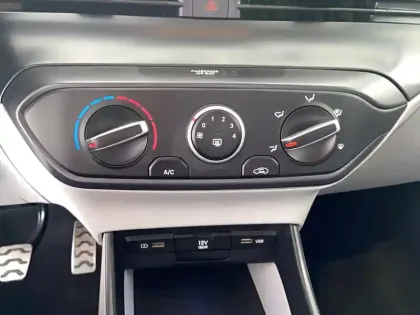 Photo 17 Hyundai Bayon  1.0 T-GDi 100 Hybrid 48V