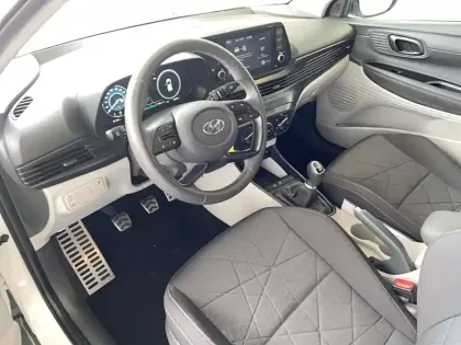 Photo 10 Hyundai Bayon  1.0 T-GDi 100 Hybrid 48V