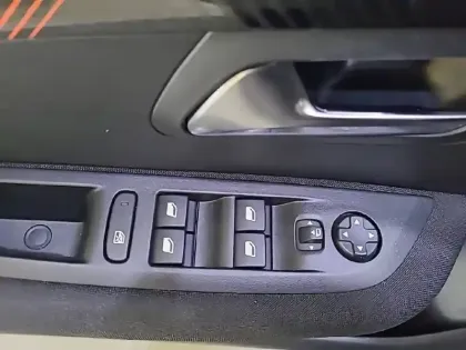 Photo 29 Peugeot 208  BlueHDi 100 S&S BVM6