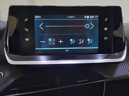 Photo 19 Peugeot 208  BlueHDi 100 S&S BVM6