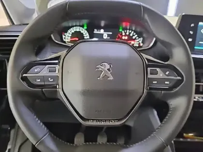 Photo 8 Peugeot 208  BlueHDi 100 S&S BVM6