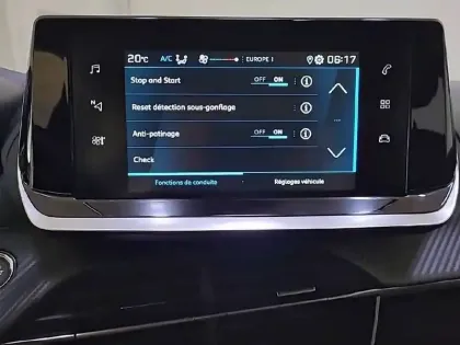 Photo 20 Peugeot 208  BlueHDi 100 S&S BVM6