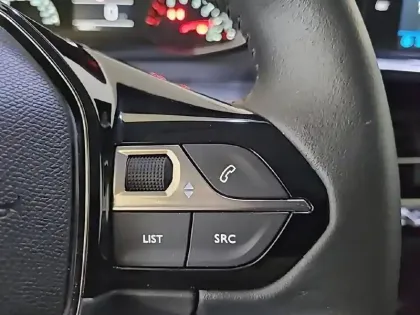 Photo 27 Peugeot 208  BlueHDi 100 S&S BVM6