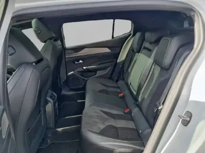 Photo 11 Peugeot 408  Electrique 58 kWh 210ch