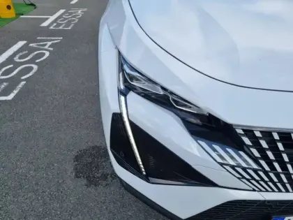 Photo 35 Peugeot 408  Electrique 58 kWh 210ch