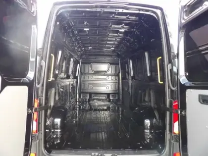 Photo 10 Volkswagen Crafter  Fg 35 L4H3 2.0 TDI 177ch Business Traction BVA8