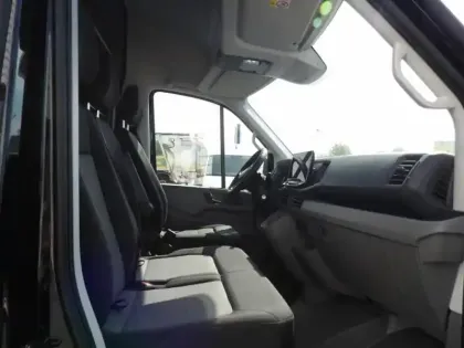 Photo 13 Volkswagen Crafter  Fg 35 L4H3 2.0 TDI 177ch Business Traction BVA8