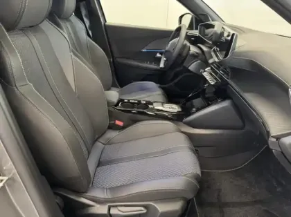 Photo 12 Peugeot 2008  e- 156ch Allure