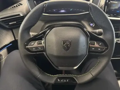 Photo 14 Peugeot 2008  e- 156ch Allure