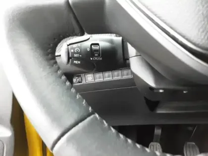 Photo 18 Peugeot 208  BlueHDi 100 S&S BVM6