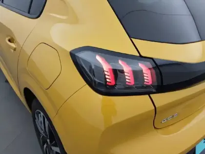 Photo 16 Peugeot 208  BlueHDi 100 S&S BVM6