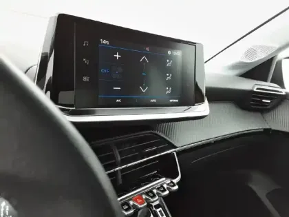 Photo 20 Peugeot 208  BlueHDi 100 S&S BVM6