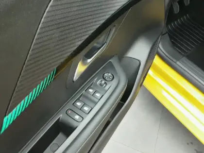 Photo 17 Peugeot 208  BlueHDi 100 S&S BVM6