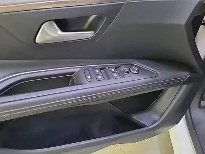 Photo 30 Peugeot 3008  Puretech 130ch S&S EAT8