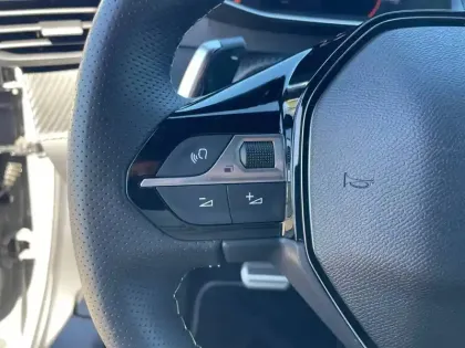 Photo 26 Peugeot 2008  Hybrid 136 e-DCS6