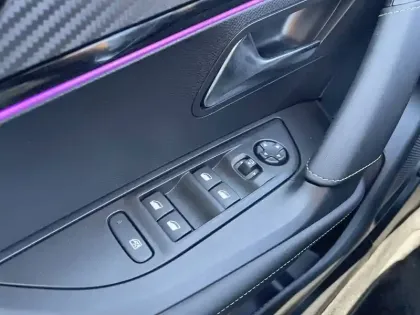 Photo 28 Peugeot 2008  Hybrid 136 e-DCS6