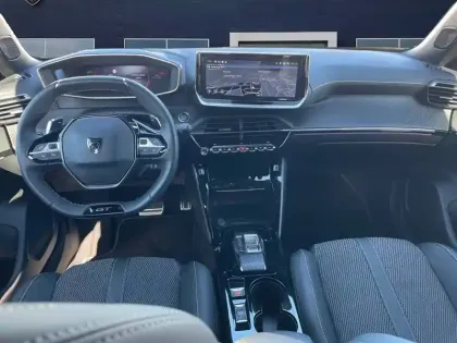 Photo 12 Peugeot 2008  Hybrid 136 e-DCS6