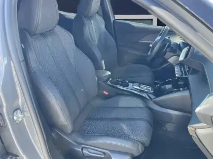 Photo 18 Peugeot 2008  Hybrid 136 e-DCS6