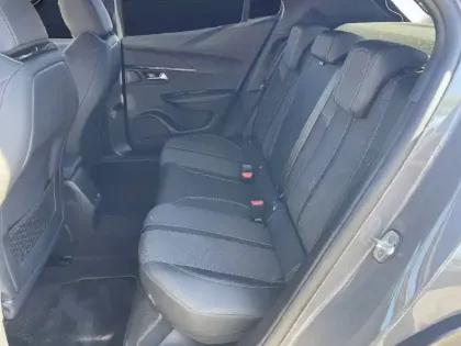 Photo 14 Peugeot 2008  Hybrid 136 e-DCS6