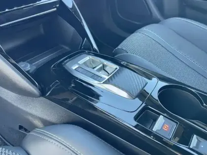 Photo 20 Peugeot 2008  Hybrid 136 e-DCS6