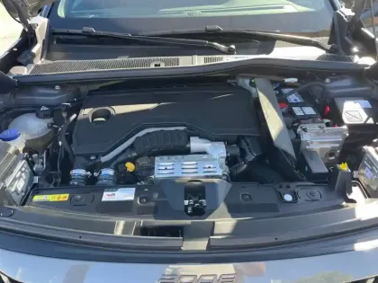 Photo 9 Peugeot 2008  Hybrid 136 e-DCS6