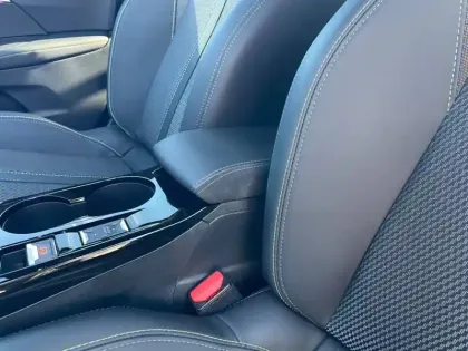 Photo 19 Peugeot 2008  Hybrid 136 e-DCS6