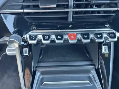 Photo 23 Peugeot 2008  Hybrid 136 e-DCS6