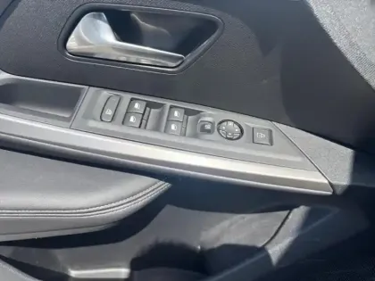 Photo 14 Peugeot 3008  1.2 Hybrid 136ch Allure e-DCS6