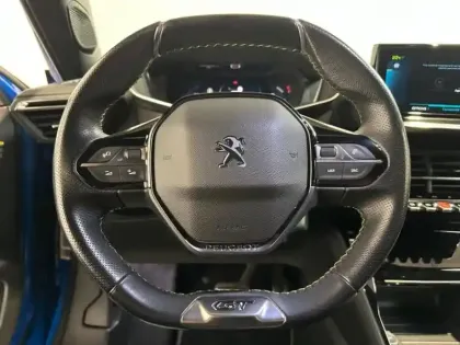 Photo 14 Peugeot 2008  e- 136ch GT