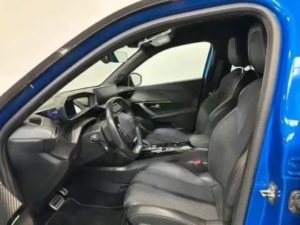 Photo 8 Peugeot 2008  e- 136ch GT