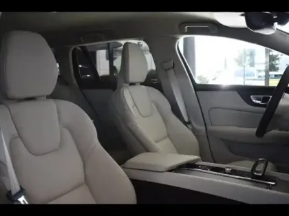 Photo 20 Volvo V60  B4 197ch Plus Style Dark DCT 7