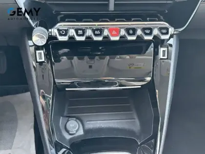 Photo 33 Peugeot 2008  PureTech 100 S&S BVM6