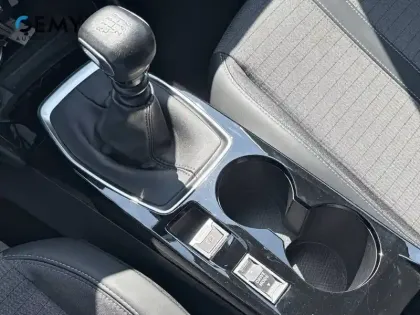 Photo 34 Peugeot 2008  PureTech 100 S&S BVM6